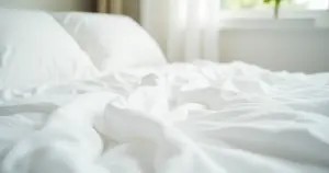 Quarto Minimalista Branco: Crie Seu Refúgio de Paz